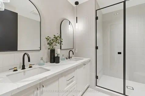 1380 Birchwood Heights Drive Mississauga ON L5G 2Y2