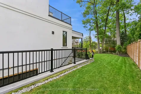 1380 Birchwood Heights Drive Mississauga ON L5G 2Y2