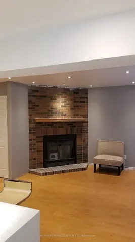 487 Wallenberg Crescent Mississauga ON L5B 3M2