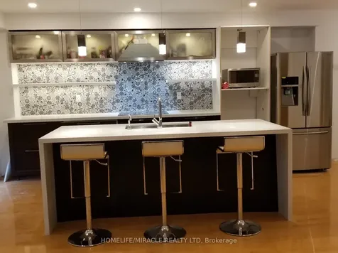 487 Wallenberg Crescent Mississauga ON L5B 3M2