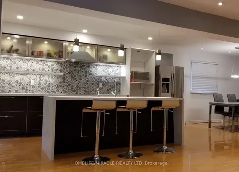 487 Wallenberg Crescent Mississauga ON L5B 3M2