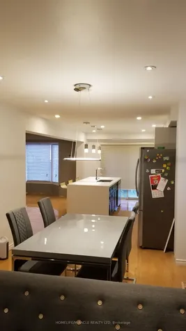 487 Wallenberg Crescent Mississauga ON L5B 3M2