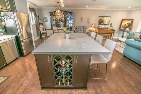 2422 Ventura Drive Oakville ON L6L 2H4