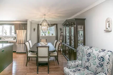 2422 Ventura Drive Oakville ON L6L 2H4