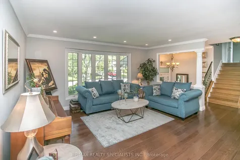 2422 Ventura Drive Oakville ON L6L 2H4