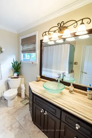 2422 Ventura Drive Oakville ON L6L 2H4