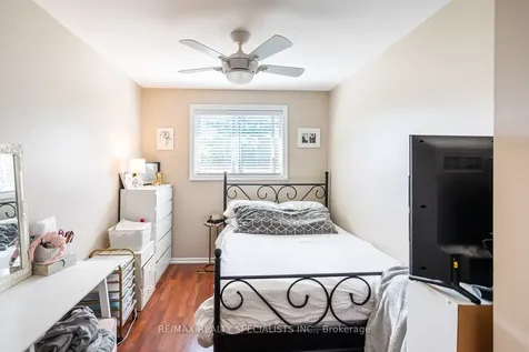2422 Ventura Drive Oakville ON L6L 2H4