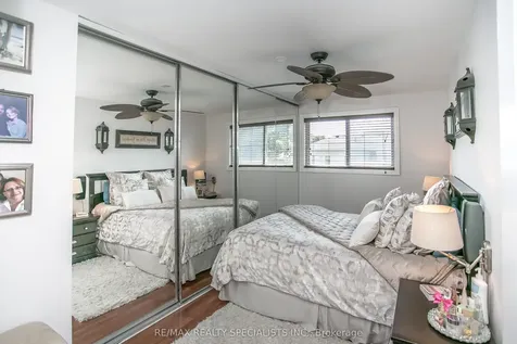 2422 Ventura Drive Oakville ON L6L 2H4