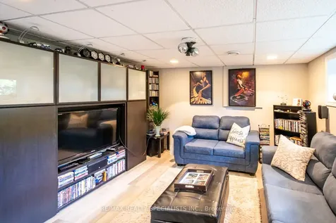 2422 Ventura Drive Oakville ON L6L 2H4