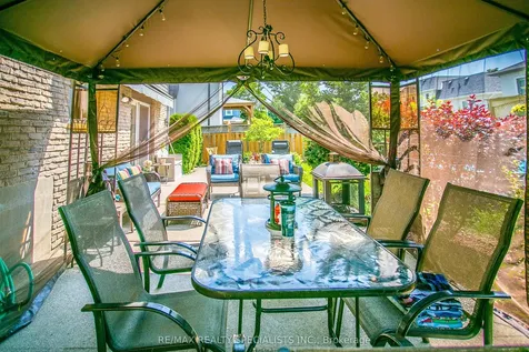 2422 Ventura Drive Oakville ON L6L 2H4