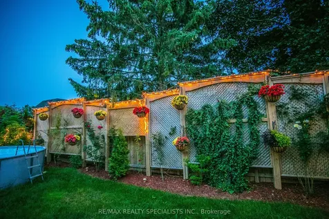 2422 Ventura Drive Oakville ON L6L 2H4