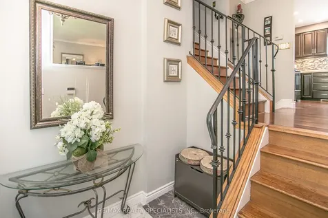 2422 Ventura Drive Oakville ON L6L 2H4
