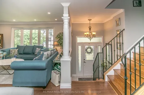 2422 Ventura Drive Oakville ON L6L 2H4