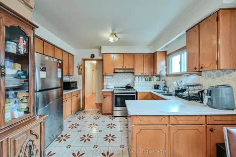 7282 Shallford Road Mississauga ON L4T 2P7