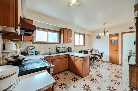 7282 Shallford Road Mississauga ON L4T 2P7