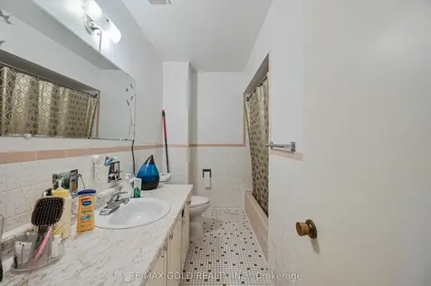 7282 Shallford Road Mississauga ON L4T 2P7