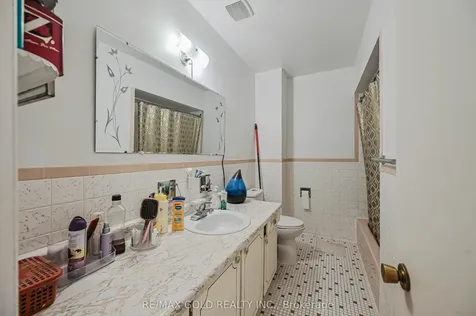 7282 Shallford Road Mississauga ON L4T 2P7