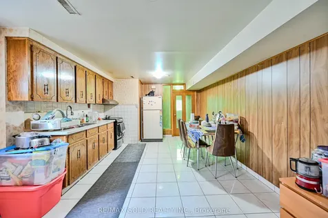 7282 Shallford Road Mississauga ON L4T 2P7
