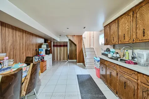 7282 Shallford Road Mississauga ON L4T 2P7