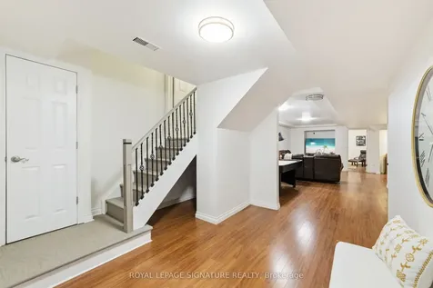 93 Dewar Court Milton ON L9T 5N8