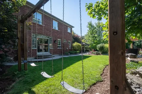 93 Dewar Court Milton ON L9T 5N8