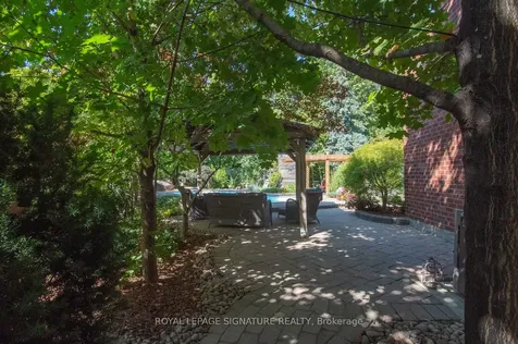 93 Dewar Court Milton ON L9T 5N8