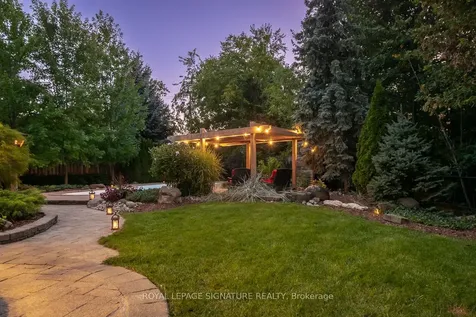 93 Dewar Court Milton ON L9T 5N8
