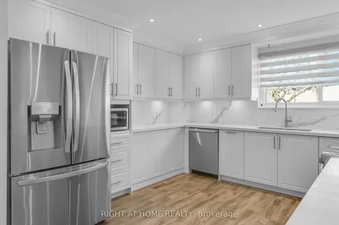 5473 Schueller Crescent Burlington ON L7L 3T1