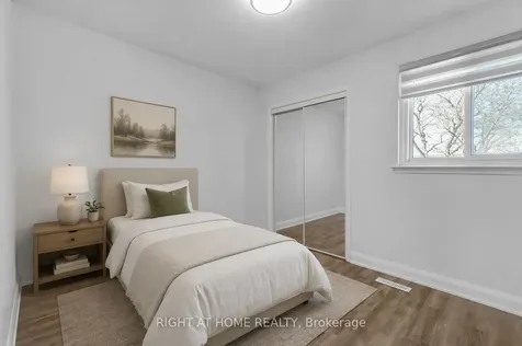 5473 Schueller Crescent Burlington ON L7L 3T1