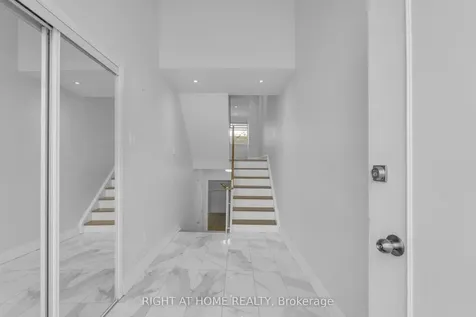 5473 Schueller Crescent Burlington ON L7L 3T1