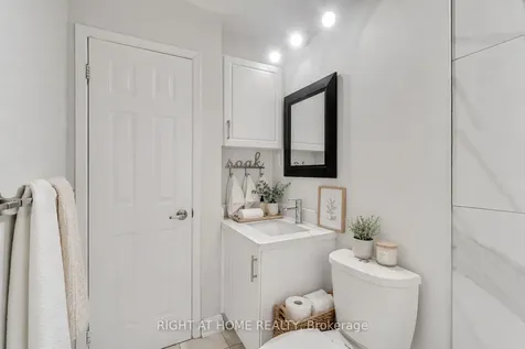 5473 Schueller Crescent Burlington ON L7L 3T1