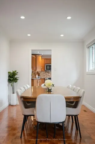 1248 Landfair Crescent Oakville ON L6H 2N3
