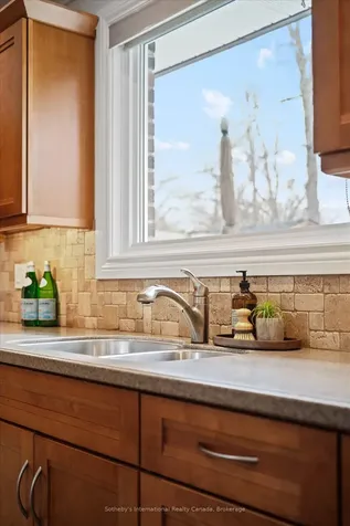 1248 Landfair Crescent Oakville ON L6H 2N3