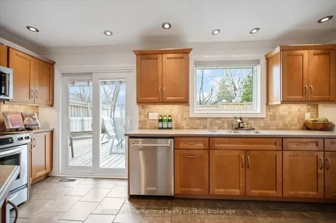 1248 Landfair Crescent Oakville ON L6H 2N3