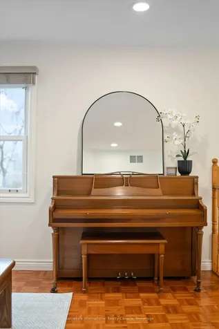 1248 Landfair Crescent Oakville ON L6H 2N3