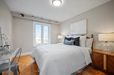 1248 Landfair Crescent Oakville ON L6H 2N3