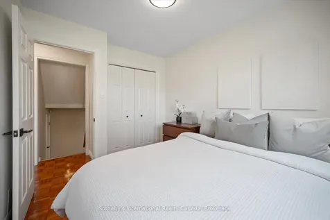 1248 Landfair Crescent Oakville ON L6H 2N3