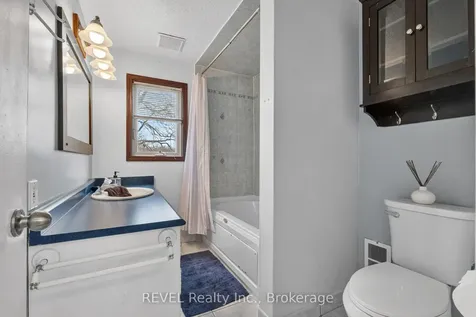 1367 St Marys Crescent Burlington ON L7P 1S1
