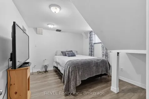 1367 St Marys Crescent Burlington ON L7P 1S1