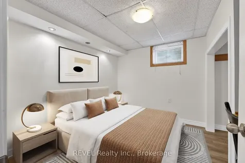 1367 St Marys Crescent Burlington ON L7P 1S1