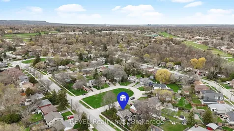 1367 St Marys Crescent Burlington ON L7P 1S1