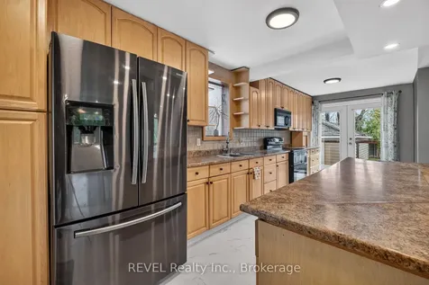 1367 St Marys Crescent Burlington ON L7P 1S1