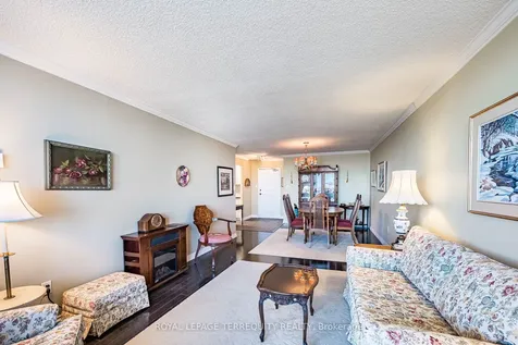 812 Burnhamthorpe Road Toronto ON M9C 4W1