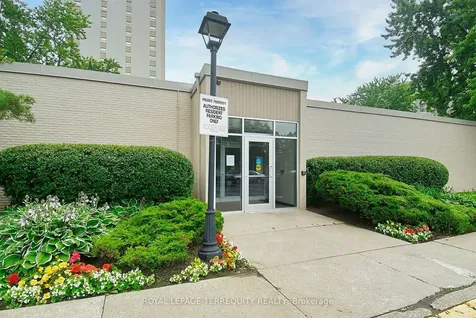 812 Burnhamthorpe Road Toronto ON M9C 4W1