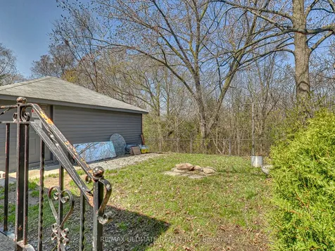 120 Edinborough Court Toronto ON M6N 2E8
