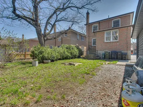 120 Edinborough Court Toronto ON M6N 2E8