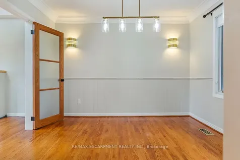 1443 Birchwood Drive Mississauga ON L5J 1T3