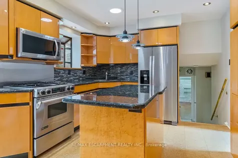 1443 Birchwood Drive Mississauga ON L5J 1T3
