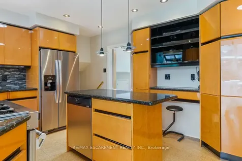 1443 Birchwood Drive Mississauga ON L5J 1T3