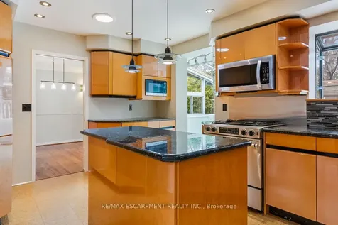 1443 Birchwood Drive Mississauga ON L5J 1T3
